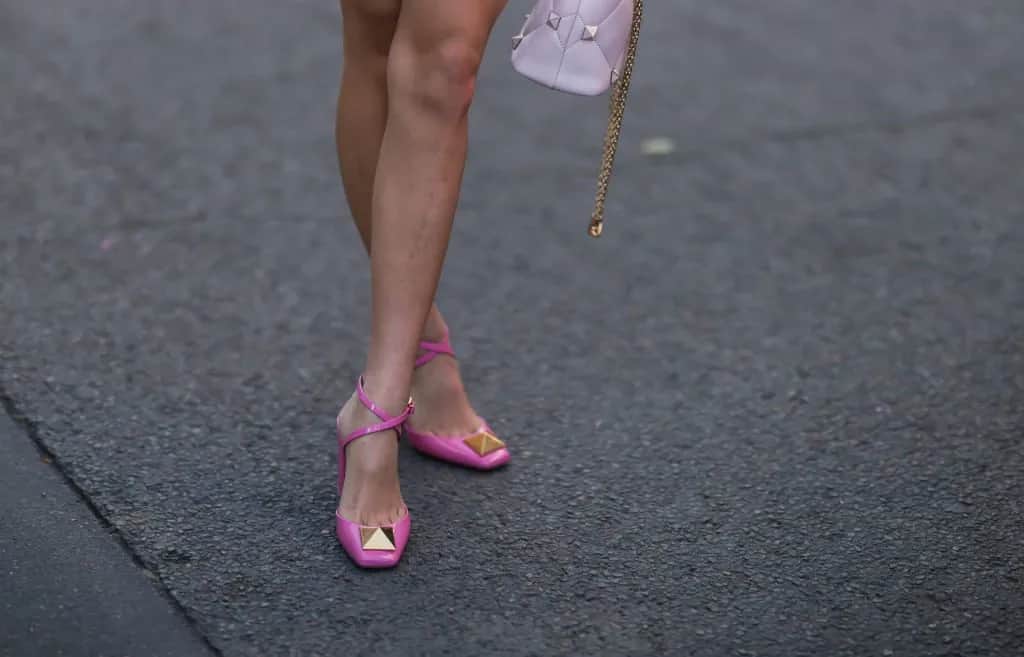 Jaką torebkę wybrać do fuksjowych butów, by wyglądać świetnie?