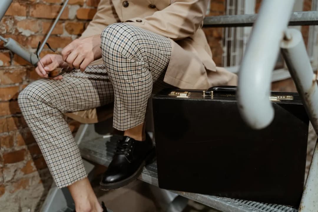 Jakie buty do spodni w kratę męskie: Kompletny poradnik stylizacji 2025